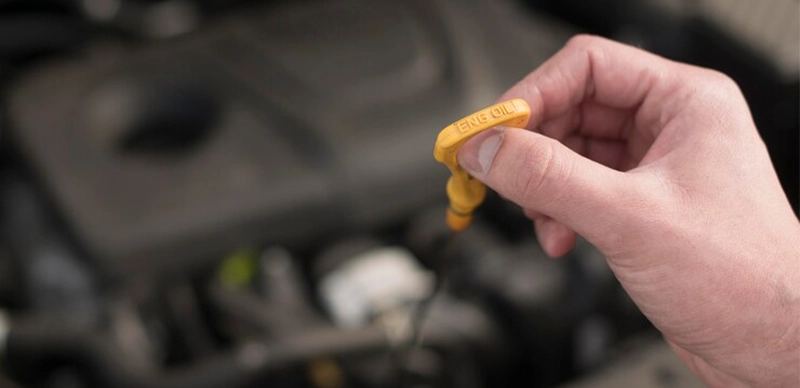 علت روشن شدن چراغ باتری و ترمز دستی چیست