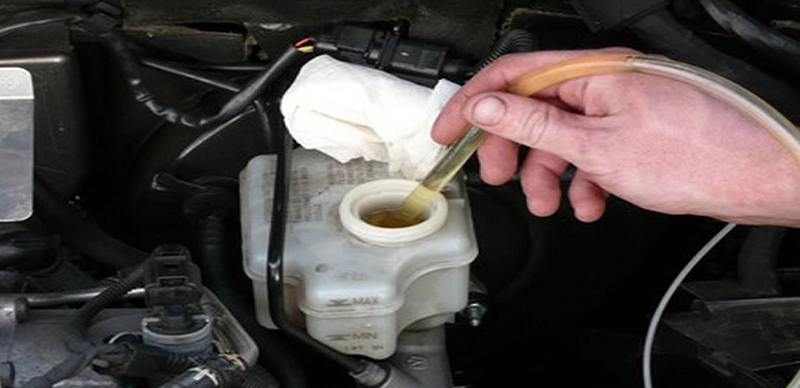 چرا روغن ترمز کف میکند