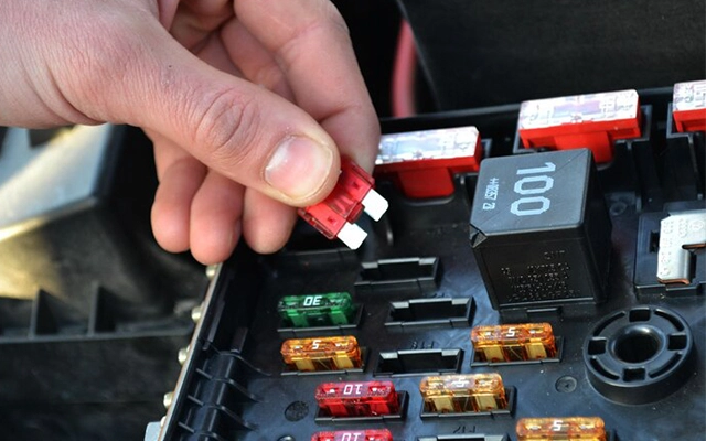 علائم خرابی فیوز خودرو