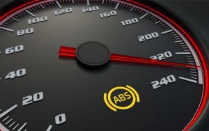 دلیل روشن شدن چراغ ABS ماشین