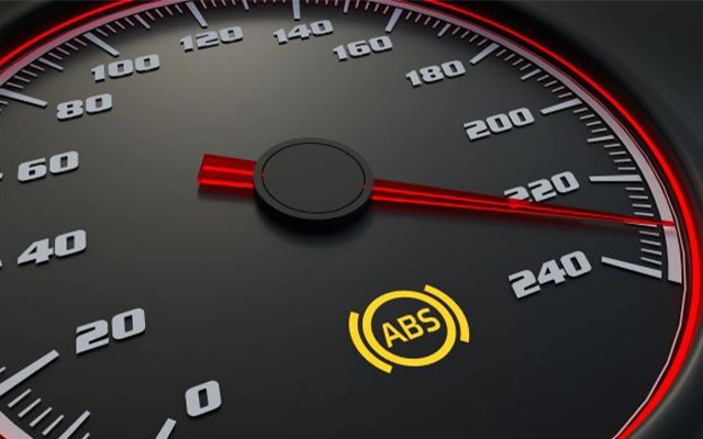 دلیل روشن شدن چراغ ABS ماشین